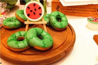 太湖创意吃瓜,解锁夏日清凉新姿势